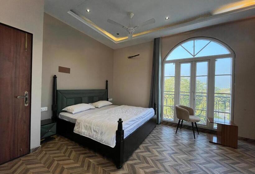 Люкс Вид на Горы, Hari Leela Fort View Palace