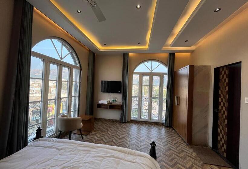 Люкс Вид на Горы, Hari Leela Fort View Palace