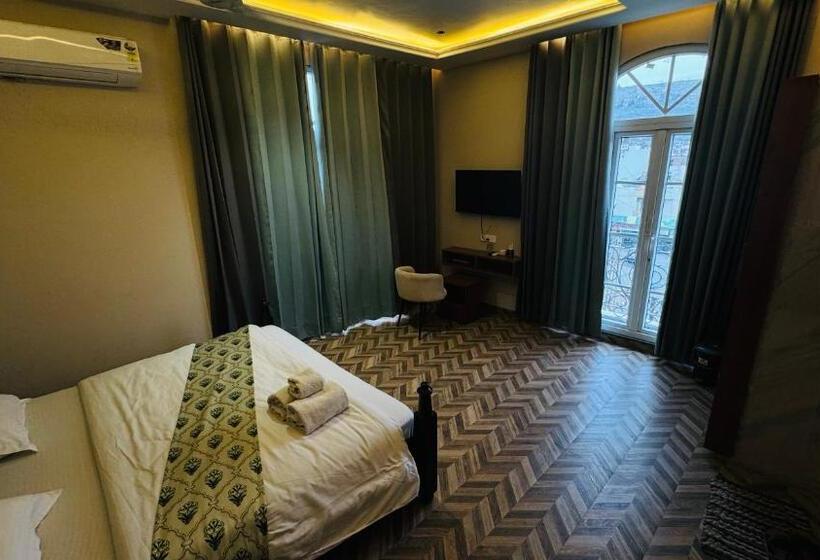 Люкс Вид на Горы, Hari Leela Fort View Palace