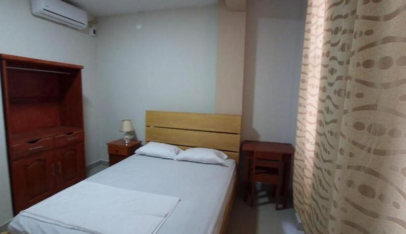 Quarto Familiar, Moore Iquitos