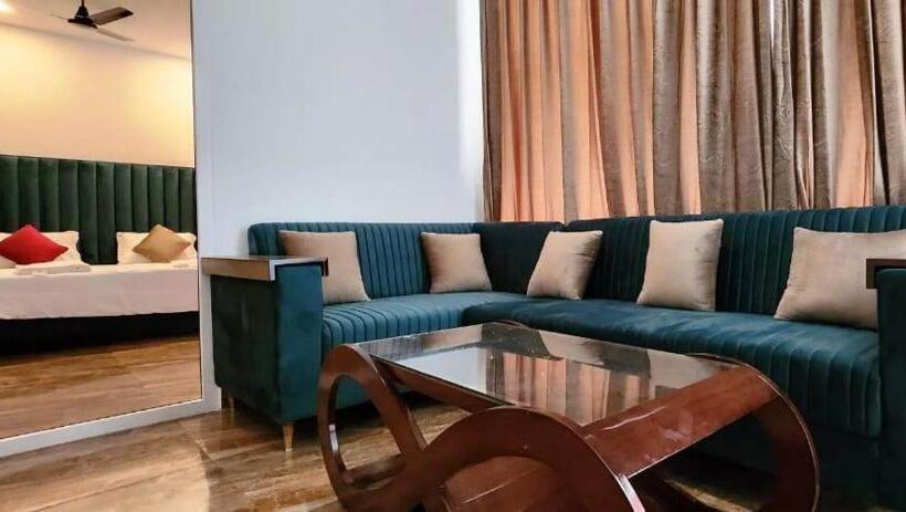 سوییت اجرایی, 36 Yard Beach Cottages