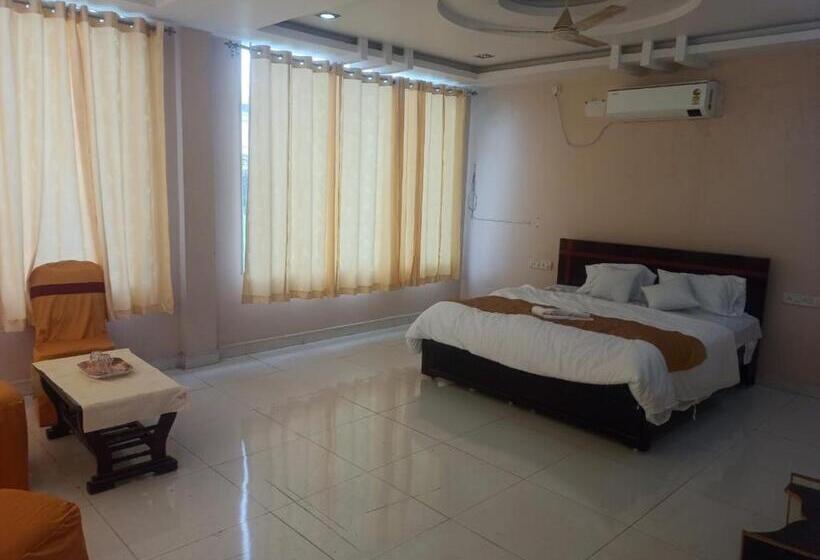 اتاق کلاسیک سه تخته, Oyo Arka Resorts Venue Of Joy