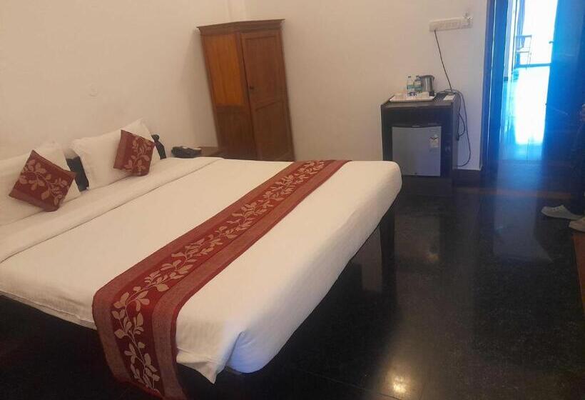 Трехместный Номер Классика, Oyo Orange Resort Ecr