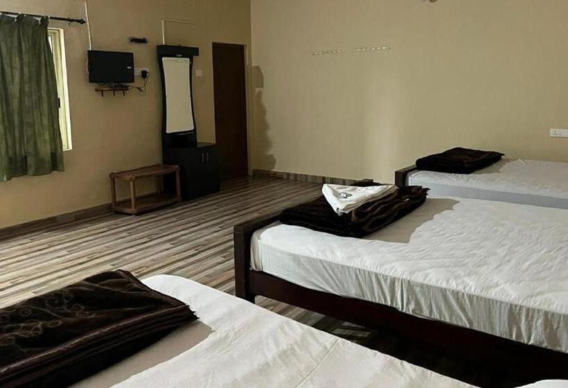 带阳台标准四人间, Maravakandy Resort