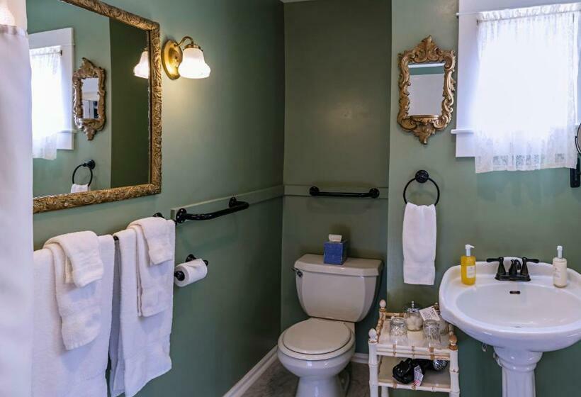 Номер Стандарт с Балконом, Bayberry Inn B&b And Oregon Wellness Retreat
