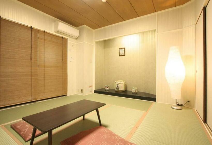 Номер Стандарт Четырехместный Совместный Санузел, Toyotaya Hostel