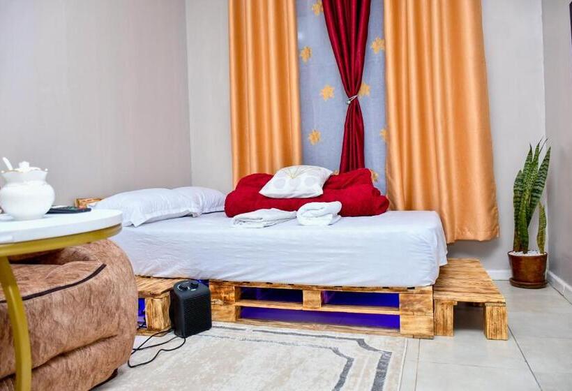 اتاق اکونومی, Jojovial Homes