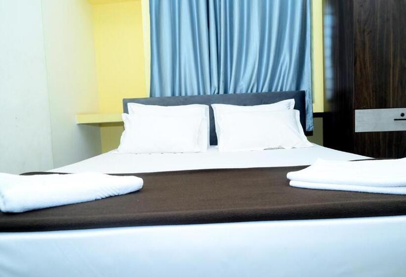 家庭间, Aradhya Inn Deralakatte