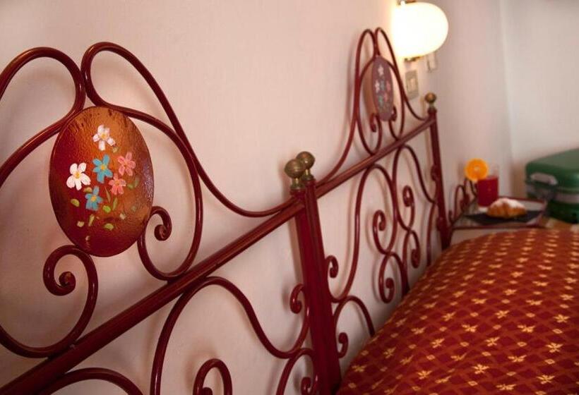 اتاق استاندارد سه نفره, My Home