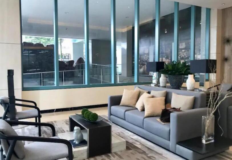 استودیو استاندارد با چشم‌انداز استخر, One Uptown Residence Bgc