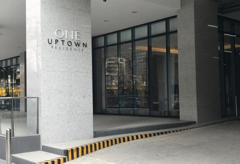 استودیو استاندارد با چشم‌انداز استخر, One Uptown Residence Bgc