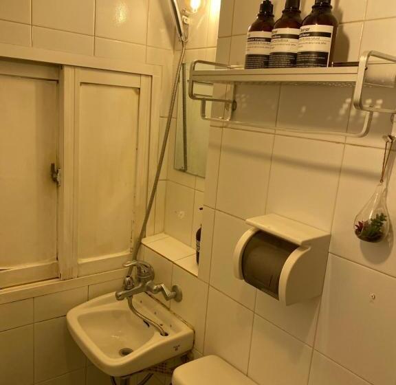 Economy Quadruple Room, Space Ara
