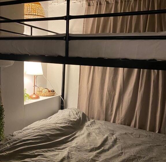 Economy Quadruple Room, Space Ara