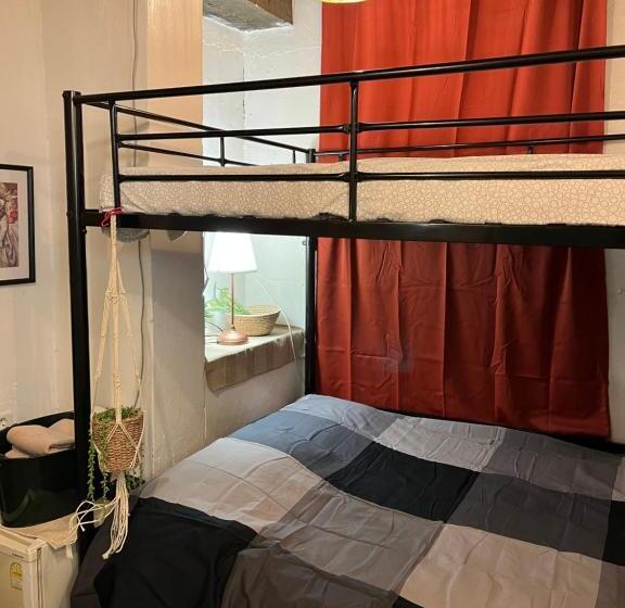 Economy Quadruple Room, Space Ara