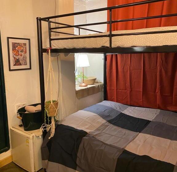 Economy Quadruple Room, Space Ara