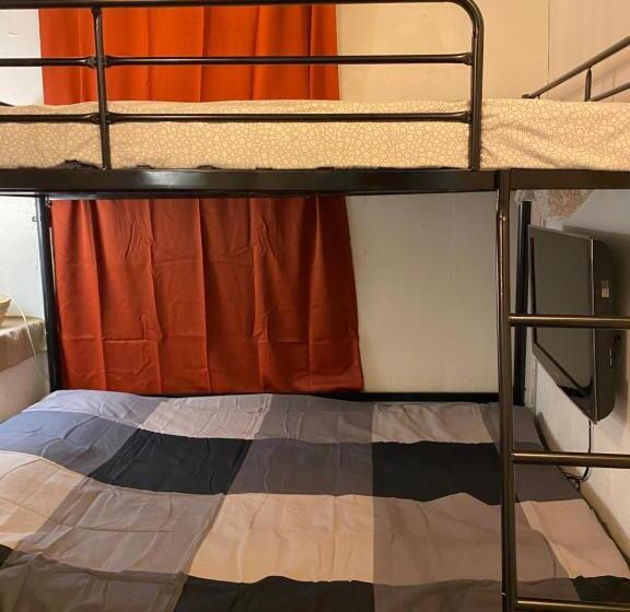 Economy Quadruple Room, Space Ara