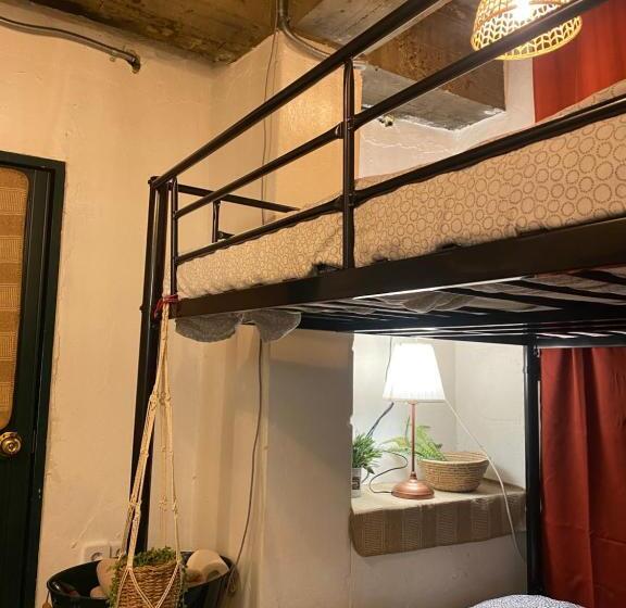 Economy Quadruple Room, Space Ara