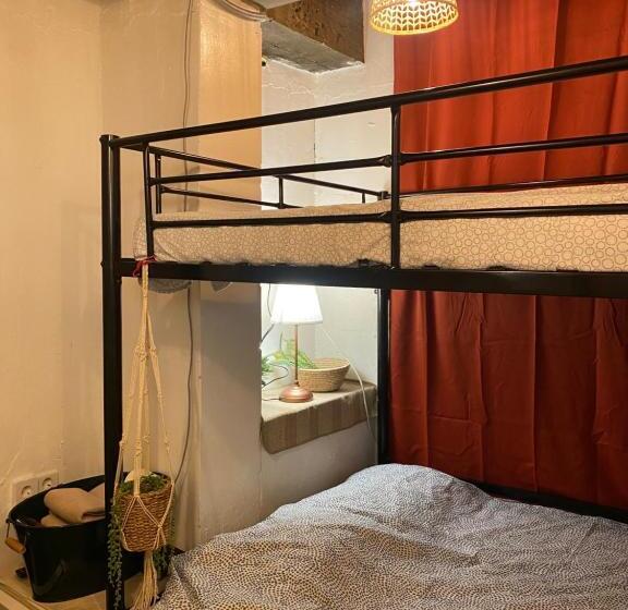 Economy Quadruple Room, Space Ara