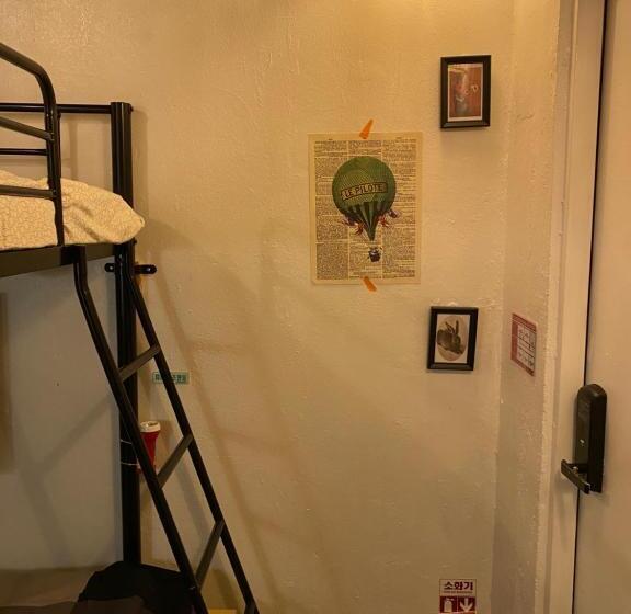 Economy Quadruple Room, Space Ara