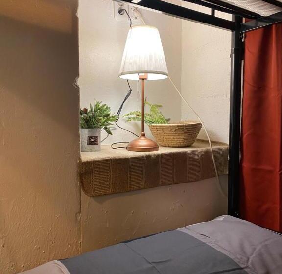 Economy Quadruple Room, Space Ara