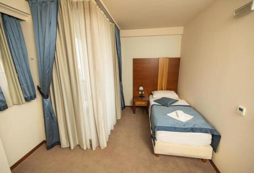 اتاق استاندارد یک نفره, Etno Selo Stanišići Hotel Ras