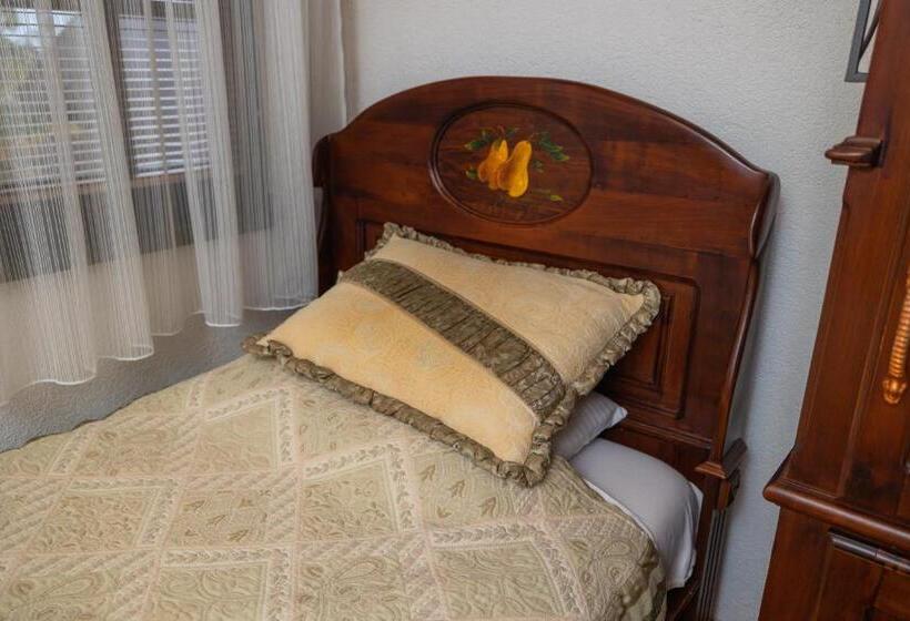 اتاق استاندارد یک نفره, Etno Selo Stanišići Hotel Pirg