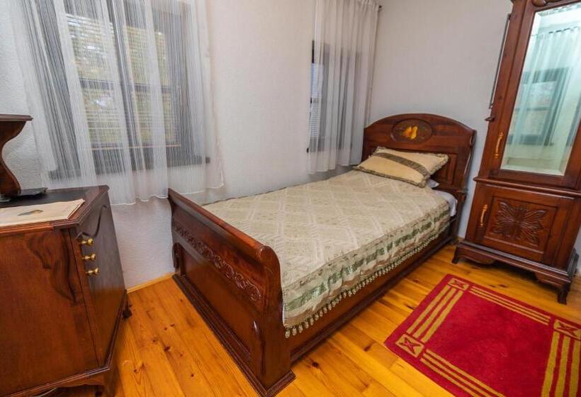 اتاق استاندارد یک نفره, Etno Selo Stanišići Hotel Pirg