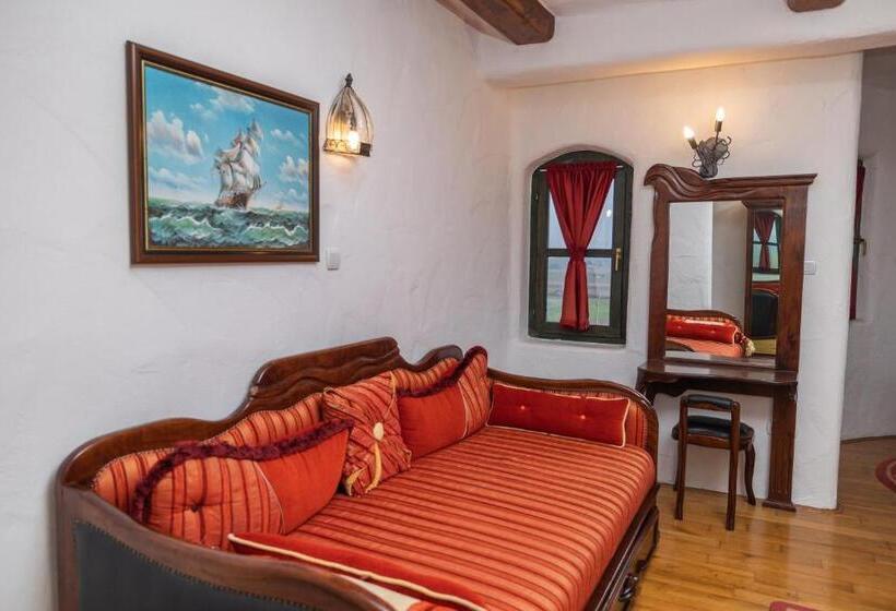 اتاق استاندارد سه نفره, Etno Selo Stanišići Hotel Pirg