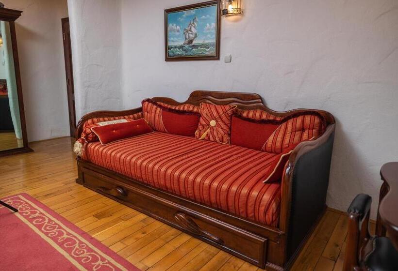 اتاق استاندارد سه نفره, Etno Selo Stanišići Hotel Pirg