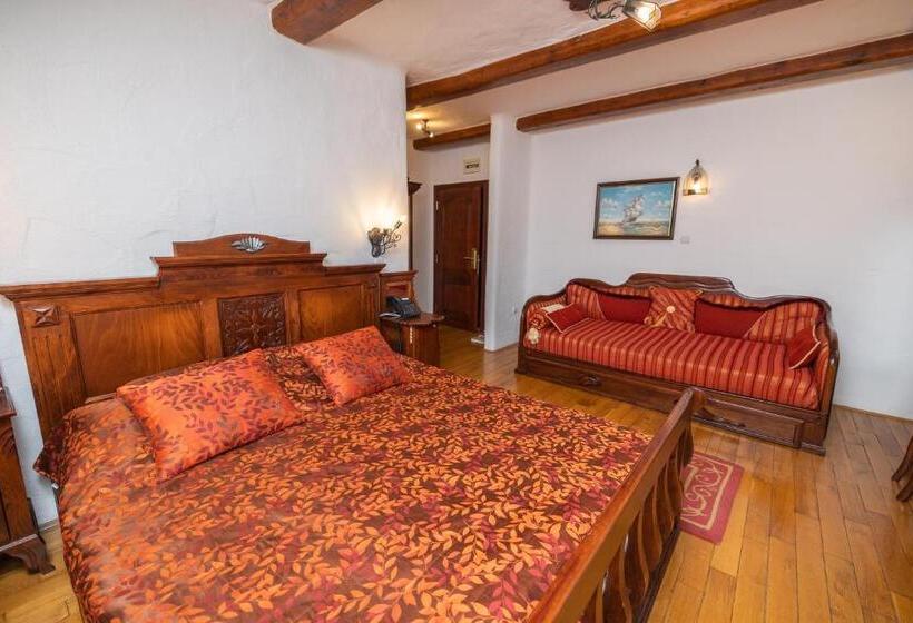 اتاق استاندارد سه نفره, Etno Selo Stanišići Hotel Pirg