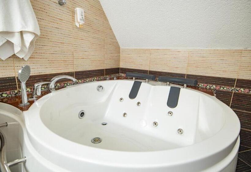 سوییت خانوادگی, Etno Selo Stanišići Hotel Pirg