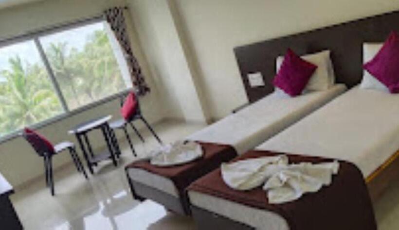 Quarto Deluxe, The Hotel Relax , Kankavli