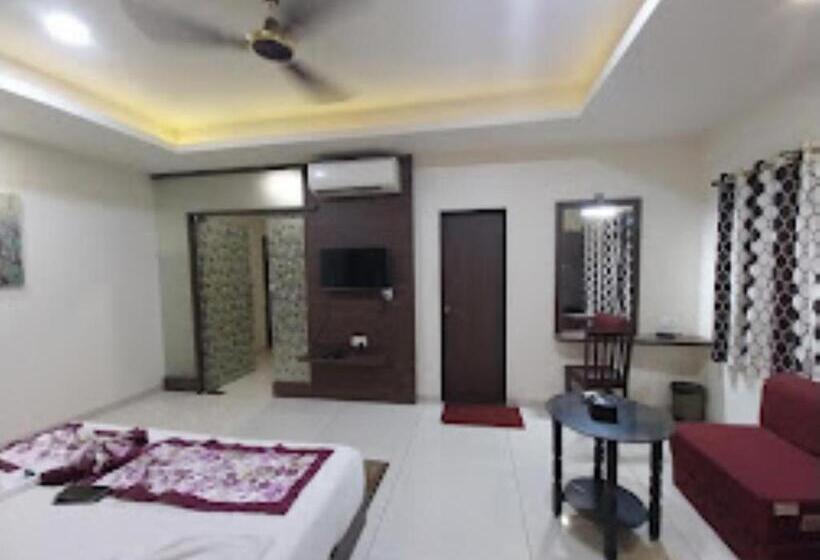 Номер Economy, The Hotel Relax , Kankavli