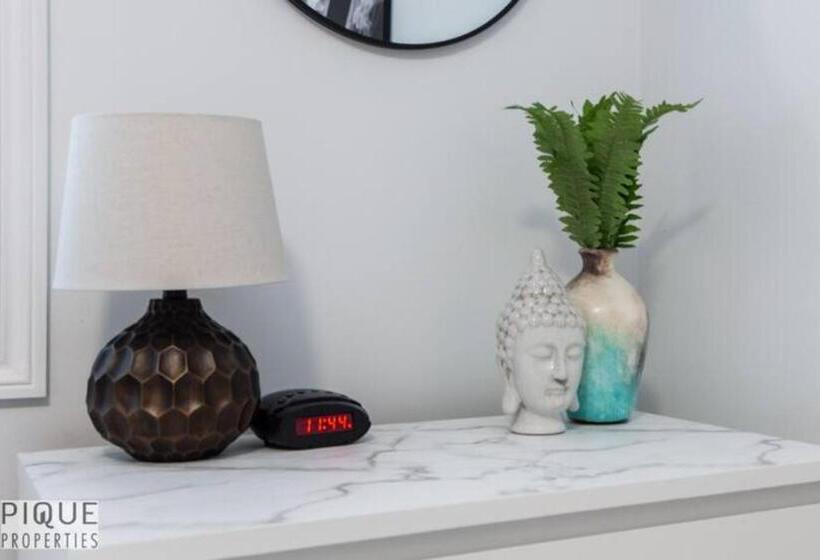 Apartamento 2 Dormitórios, The Neon Palace   Kingbed   Fireplace   Netflix   Ug Park