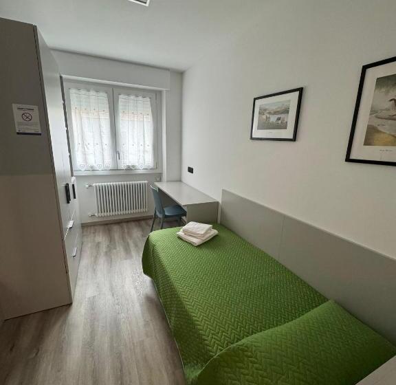 اتاق استاندارد یک تخته با سرویس بهداشتی مشترک, Giagi B&b