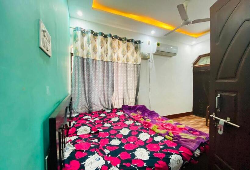 Трехместный Номер Классика, Oyo Flagship Hotel Radhe Radhe Inn