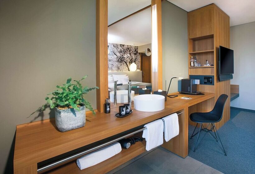 Номер Deluxe, Me And All Hotel Dusseldorf, By Hyatt