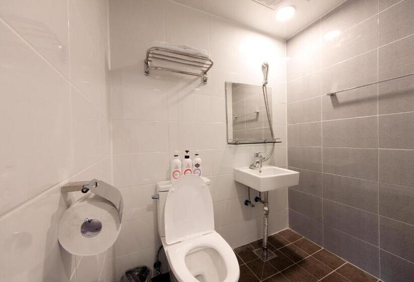 Номер Стандарт Трехместный, K Grand Hotel Seoul