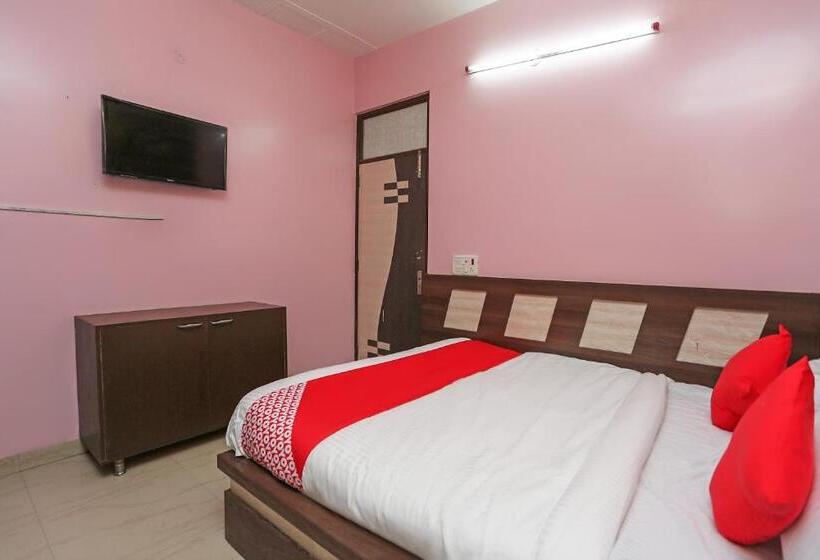 اتاق کلاسیک سه تخته, Flagship Hotel Owish