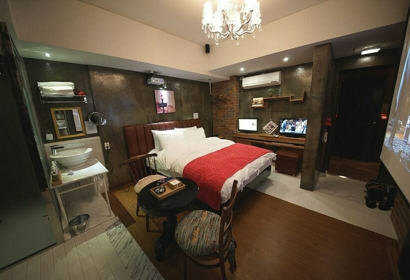 سوییت, February Hotel Apsan