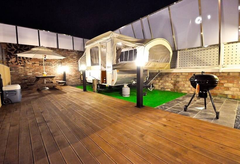 سوئیت پریمیوم, February Hotel Apsan