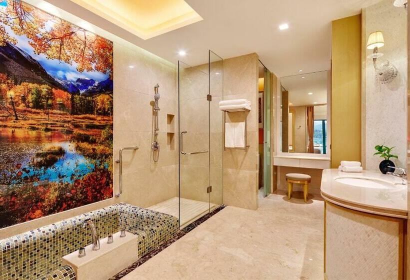 Номер Deluxe Вид на Горы, Four Points By Sheraton Heyuan Resort