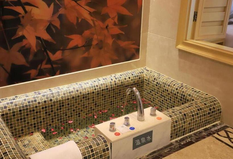 Номер Deluxe Вид на Озеро, Four Points By Sheraton Heyuan Resort