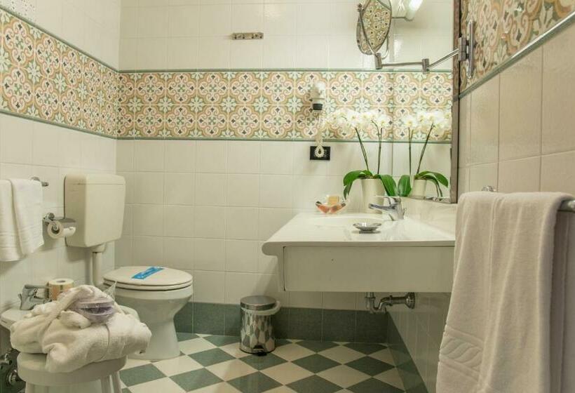 Quarto Estandar com Terraço, Miramare