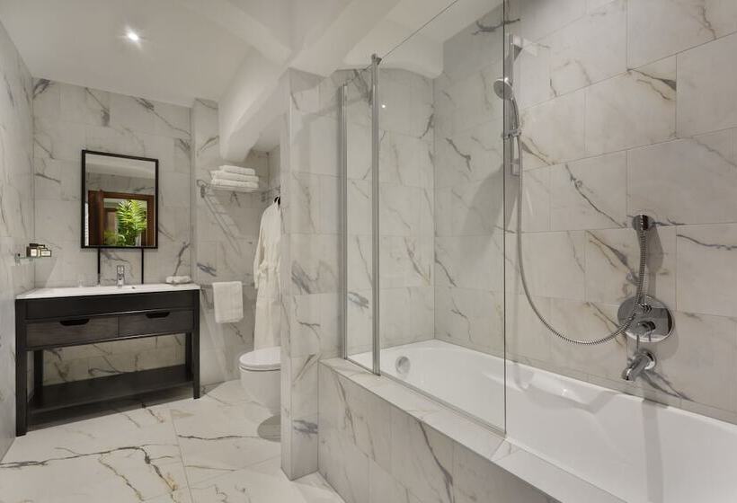 Люкс Повышенной Комфортности, Brown Beach House & Spa