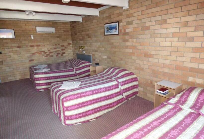 Семейный Номер, Red Chief Motel