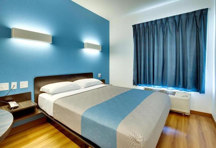 Студия Стандарт, Motel 6 Poplar Bluff, Mo