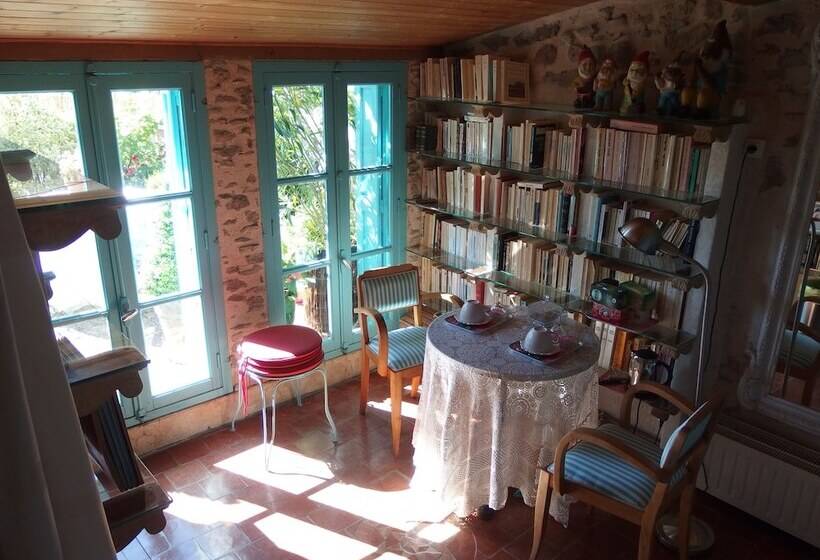 Номер Стандарт, Riverside Home Cottage