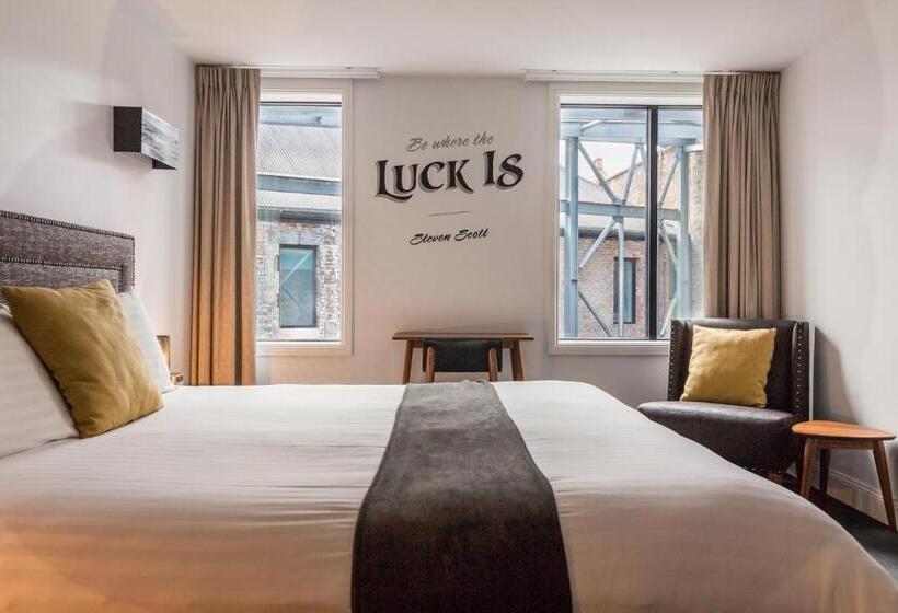 수피리어 룸, The Lucky