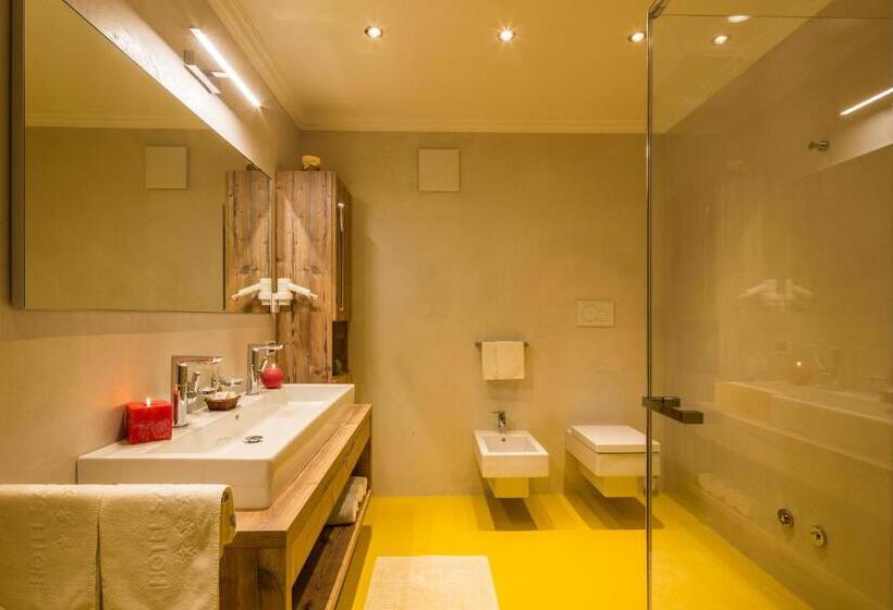 Полулюкс, Dolomites Wellness Hotel Savoy